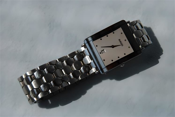 雷达腕表表针不走了是啥原因 雷达腕表表针不走了是啥原因